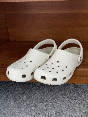 Crocs Classic Clog | Bone/Cream | Women’s